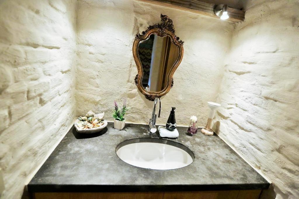 Authentic Wellnesshoeve Hansbeke Esterno foto