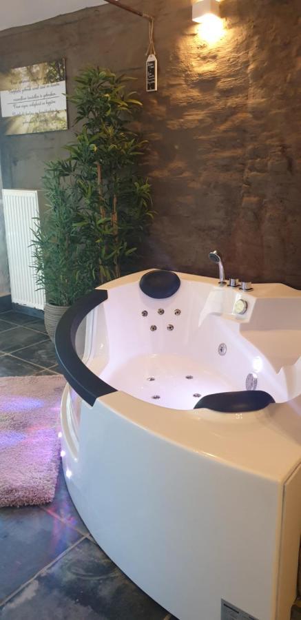 Authentic Wellnesshoeve Hansbeke Esterno foto