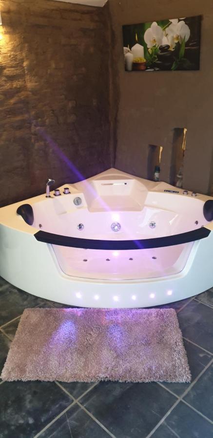 Authentic Wellnesshoeve Hansbeke Esterno foto