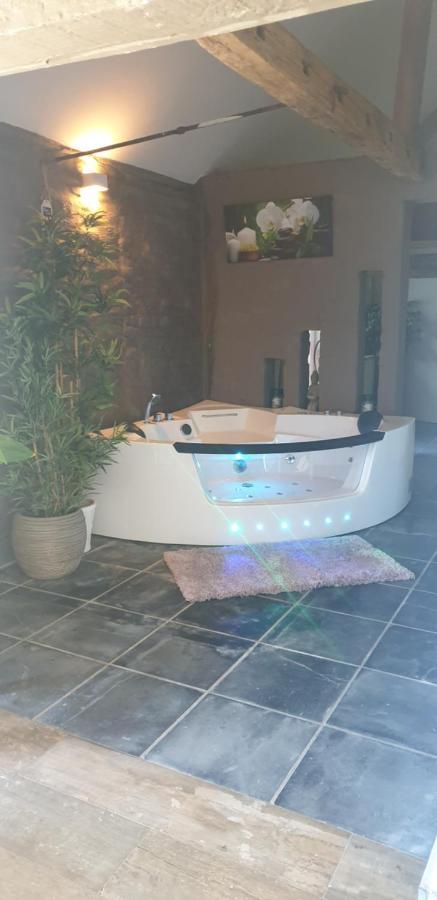 Authentic Wellnesshoeve Hansbeke Esterno foto
