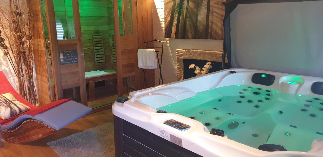 Authentic Wellnesshoeve Hansbeke Esterno foto