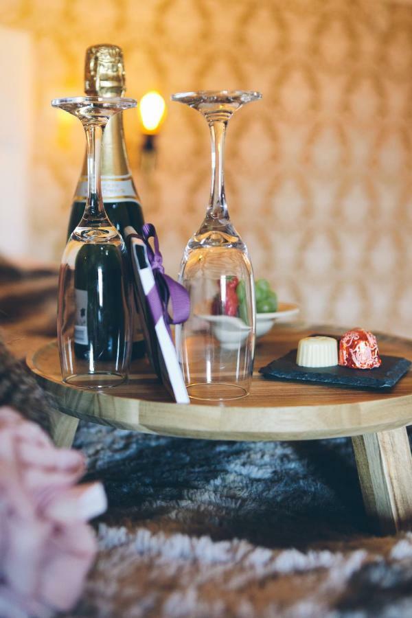 Authentic Wellnesshoeve Hansbeke Esterno foto